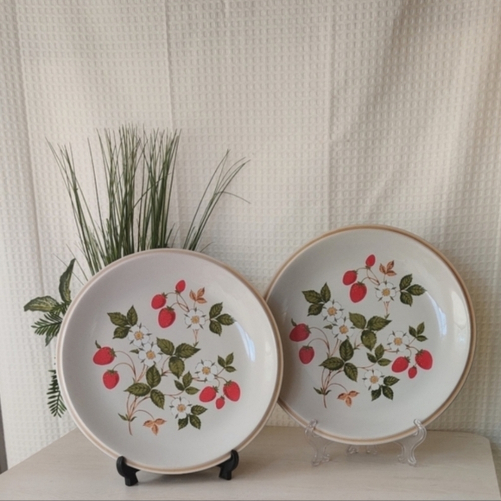 Set of 2 Vintage Sheffield Strawberries 'n Cream Stoneware Dinner Plates 10.5" D